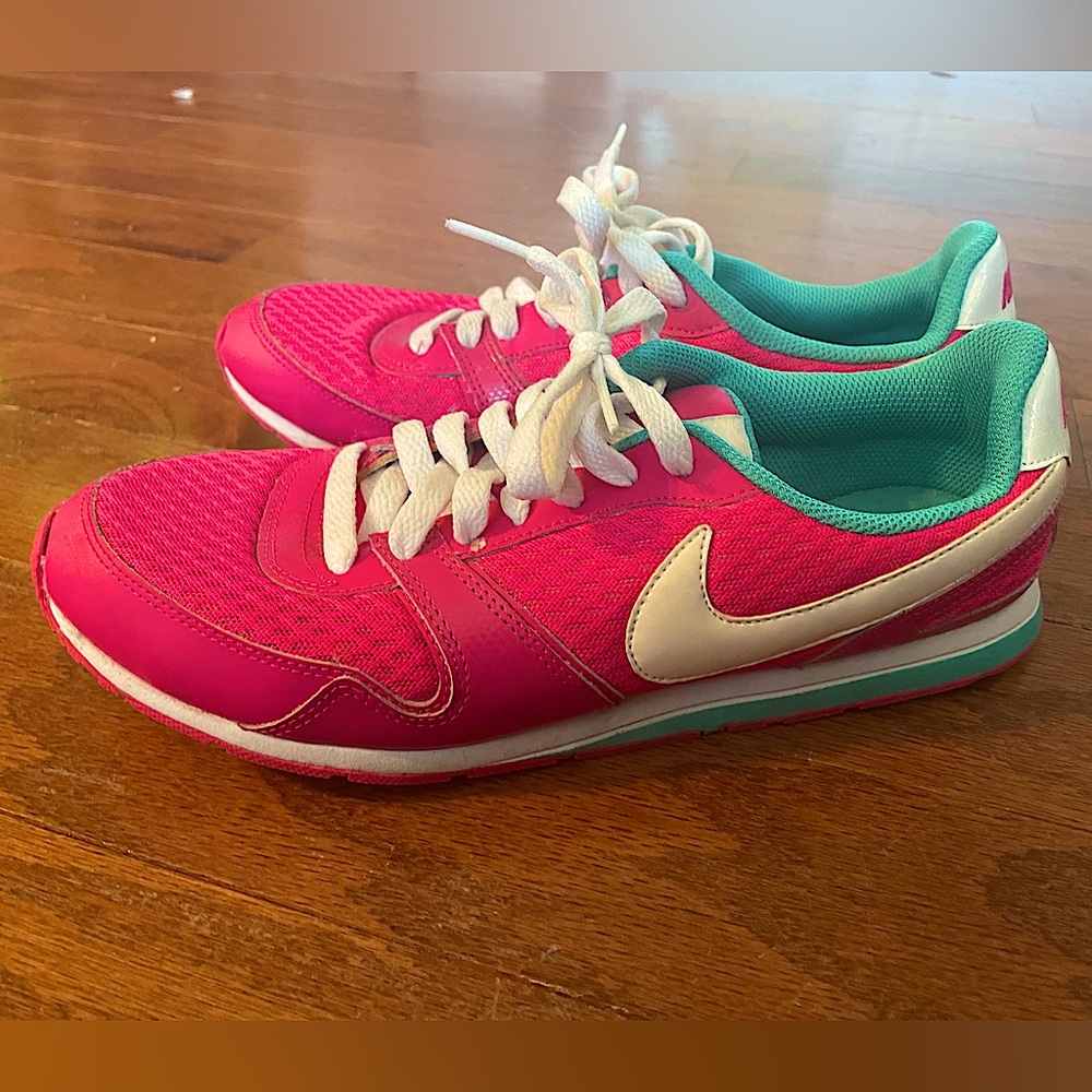 Nike Eclipse II - Size 9
